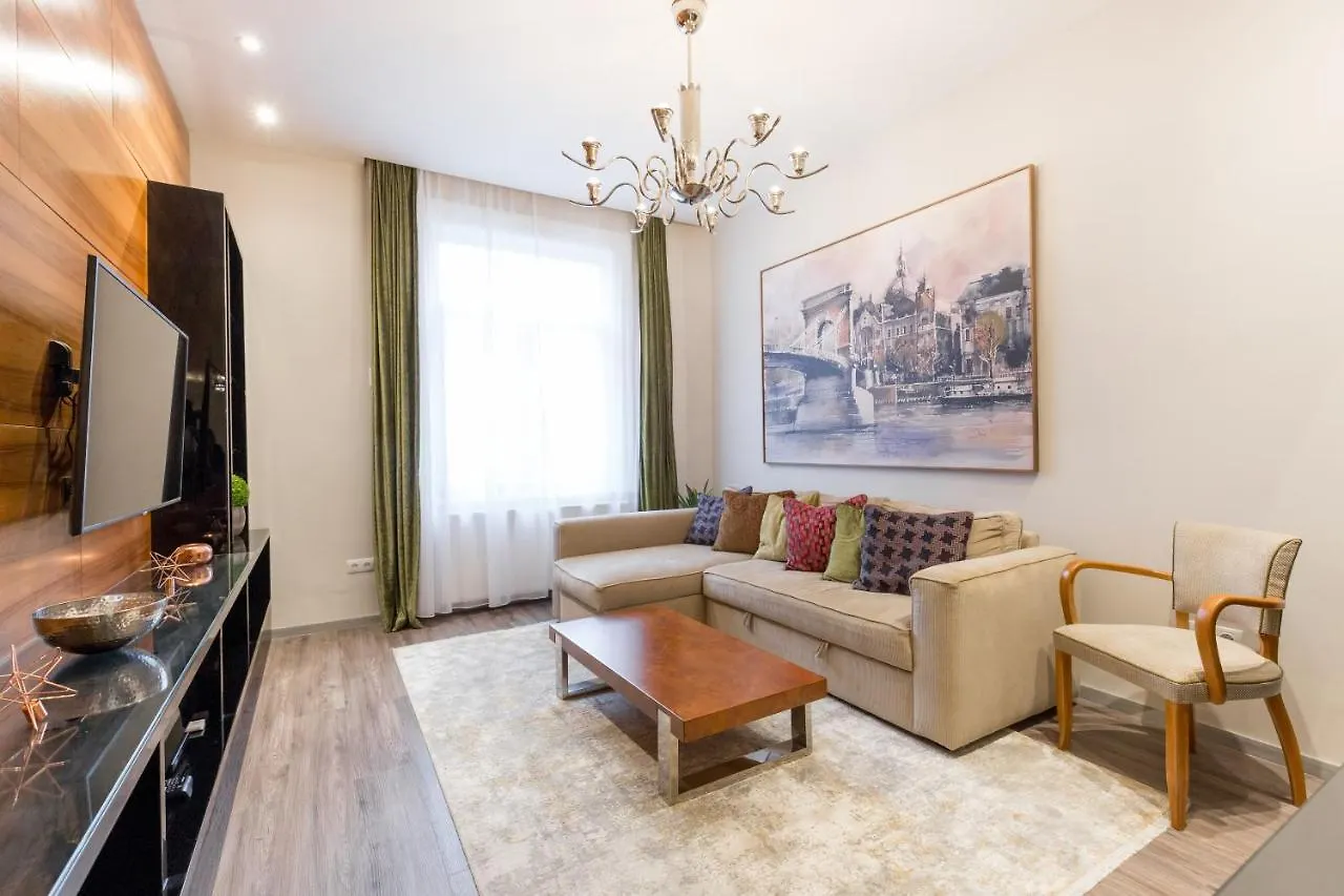 De Luxe Suite In The Absolute Center Budapest