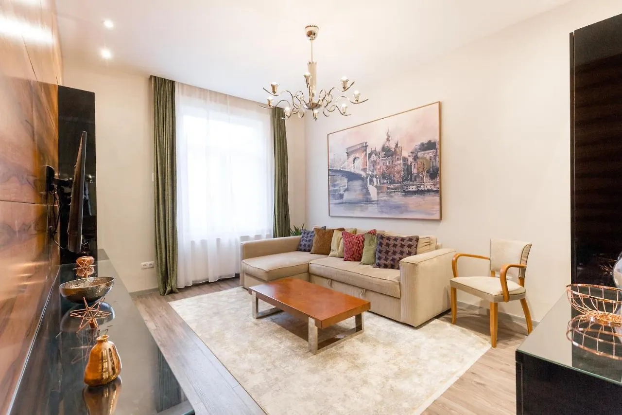 De Luxe Suite In The Absolute Center Budapest 0*,