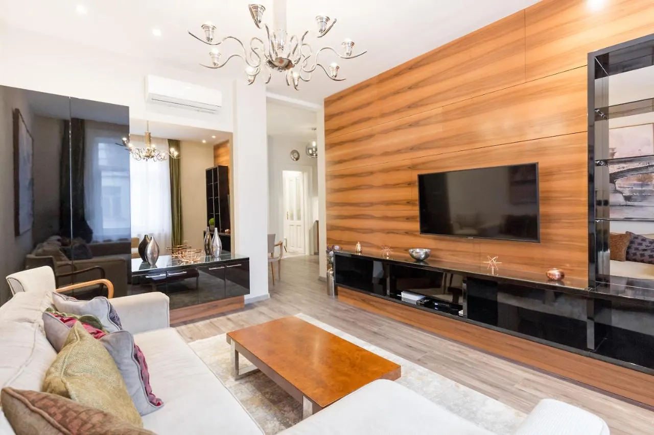 Lejlighed De Luxe Suite In The Absolute Center Budapest Ungarn