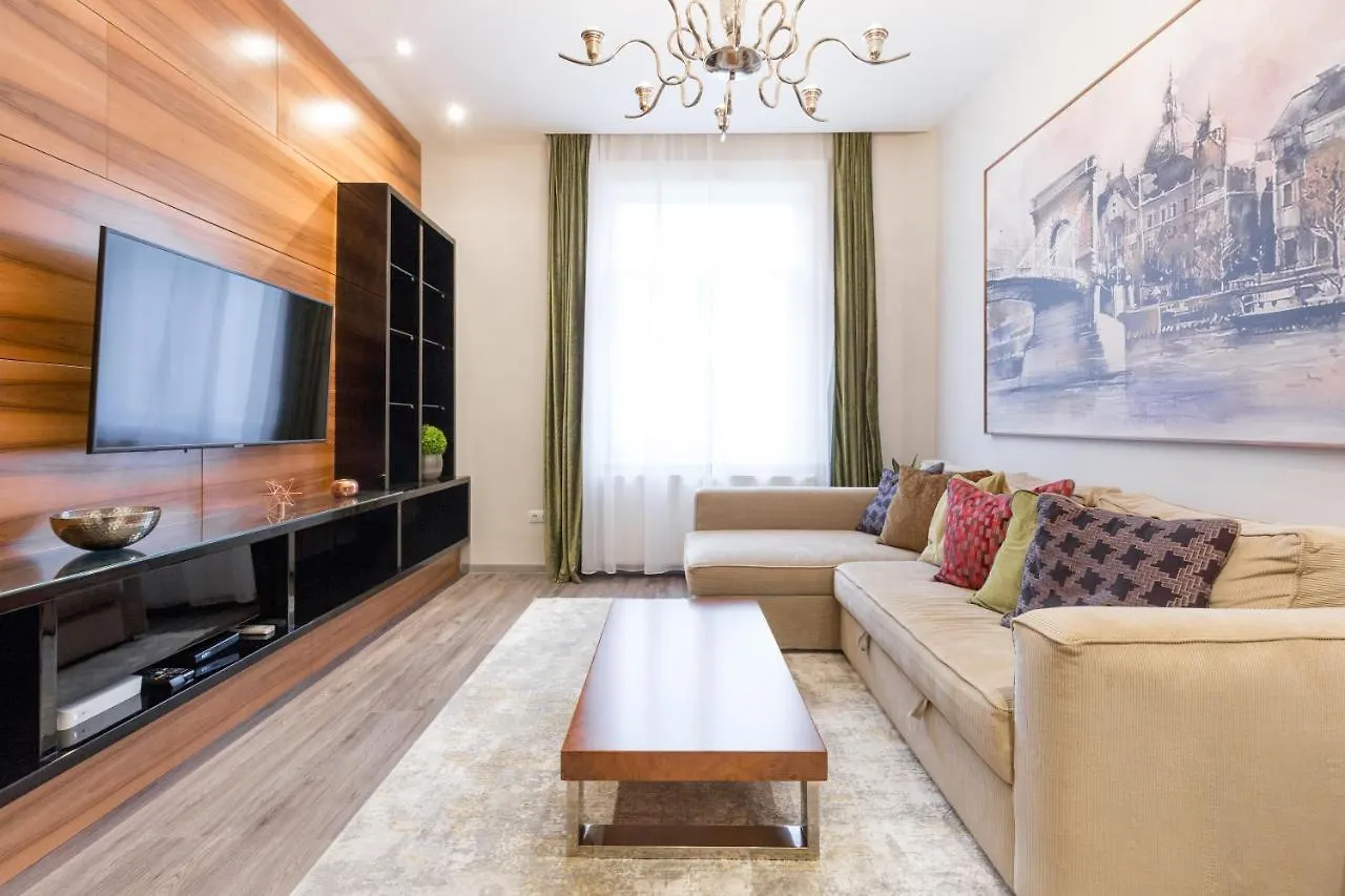 De Luxe Suite In The Absolute Center Budapest
